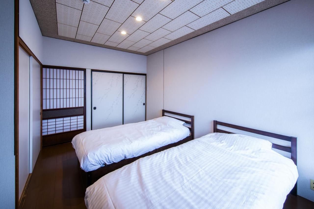 Manabi-Stay Takayama モダンな蔵ダイニングと半露天風呂付き古民家一棟貸切ホテル Extérieur photo