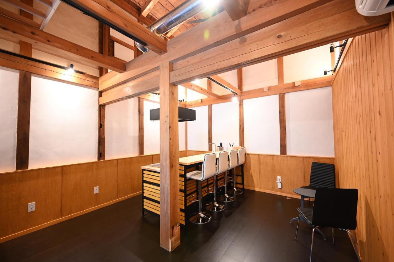 Manabi-Stay Takayama モダンな蔵ダイニングと半露天風呂付き古民家一棟貸切ホテル Extérieur photo